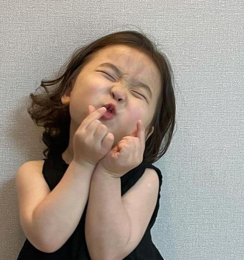 你的表情包女孩来袭你可能不认识她但你肯定用过她的表情包