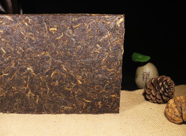 【产品规格】:1000克/片 【产品 特点】:砖茶特性 干茶褐红,陈香浓郁