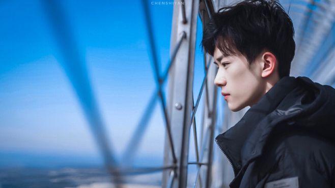 【#明星摄影#】易烊千玺,来自大佬的侧颜杀.