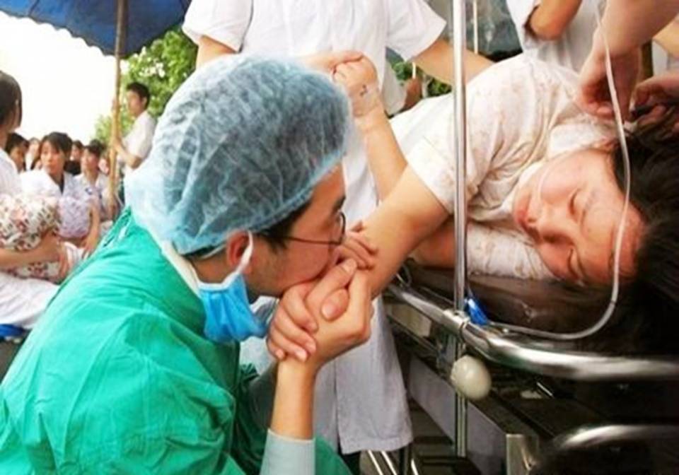 顺产分娩时,妈妈那么痛,那宝宝的感觉怎么样呢?