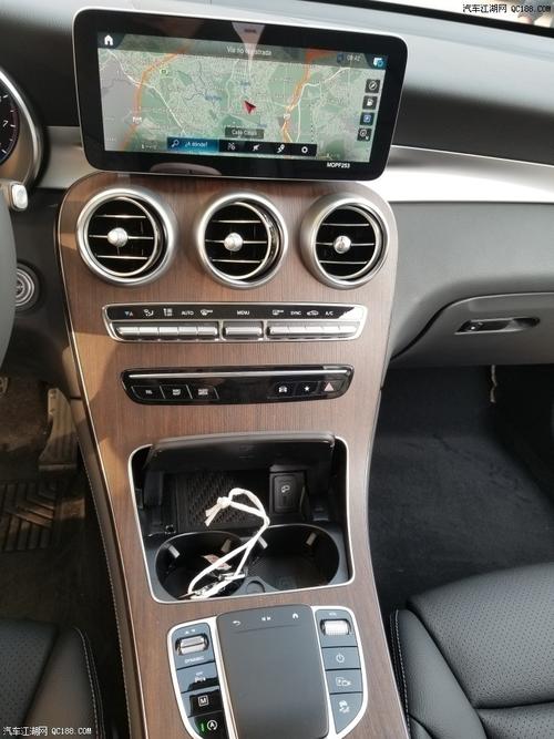 墨版奔驰glc300对比中规glc300港口直营配置对比差别