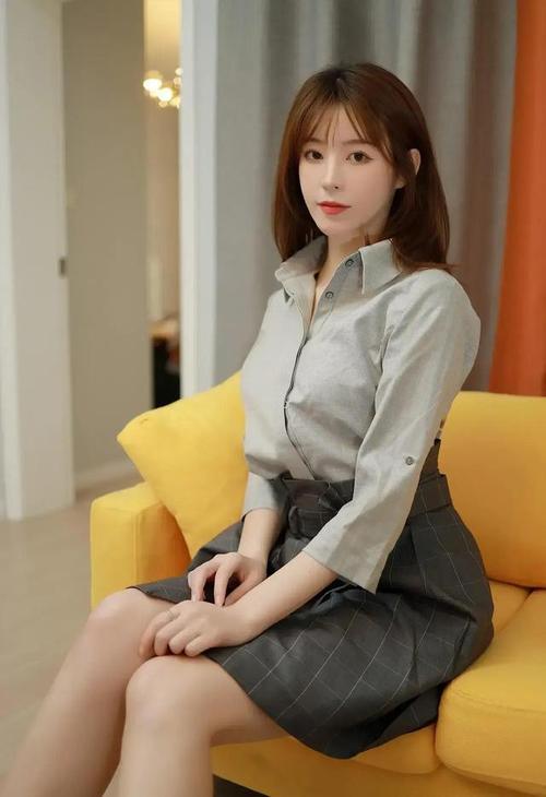 职业装美女成熟干练气质迷人