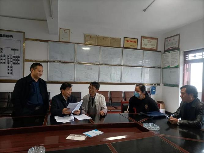 黔西南州卫生健康局党组书记局长梁龙甫到贞丰县挽澜镇正大煤矿开展