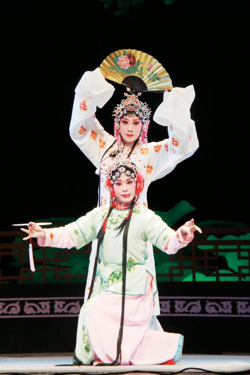 杜建萍的幸运之一即是被上党梆子表演艺术家张爱珍收为入室弟子.