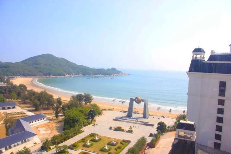 南澳岛青澳湾,被海内外游客誉为"东方夏威夷",是粤东著名的旅游度假