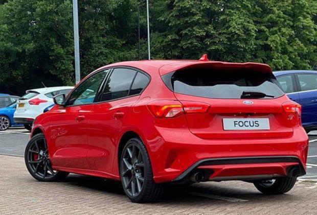 新福克斯st实车,同样配2.3t发动机,这车比野马还好玩