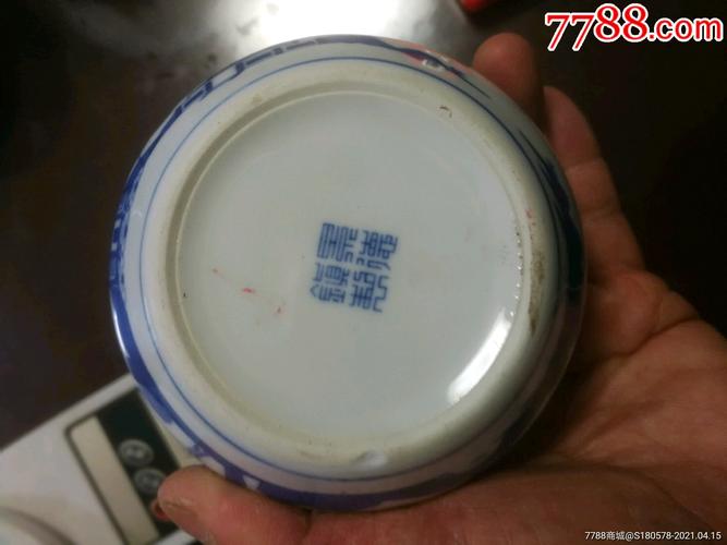 5厘米景德镇制底款梧桐山水青花罐一个,高6厘米,重0.4斤.