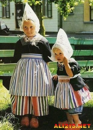 性感与古典庄重并存 盘点传统服装的各地妹子们