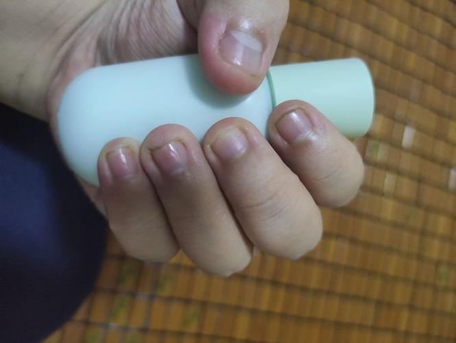 为什么有人特别爱抠指甲