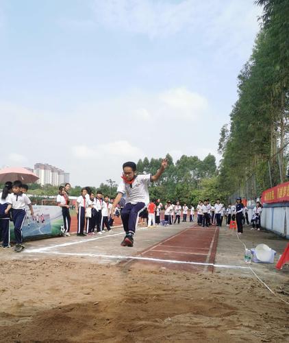 郁南县西江实验学校成功举行2019年秋季学生田径运动会