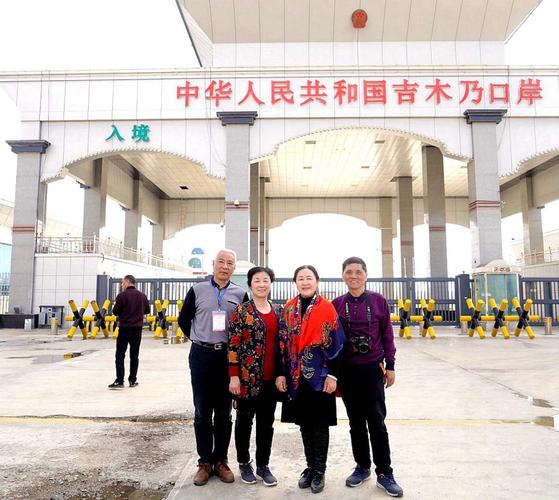 吉木乃口岸:     吉木乃口岸位于新疆维吾尔自治区阿勒泰地区吉木乃