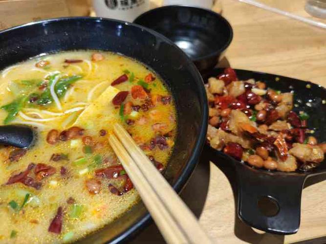 程至良辣子鸡米线(石家沟店)-"辣子鸡 米线 布袋馍 一