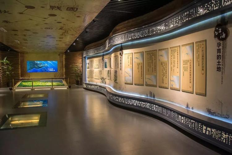 旅游 正文  展览馆的内部空间设计,是此次建筑设计的中心环节.