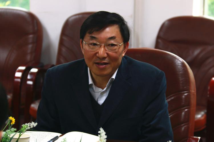 党委书记王秀民就学院办公环境的改善提出设想.