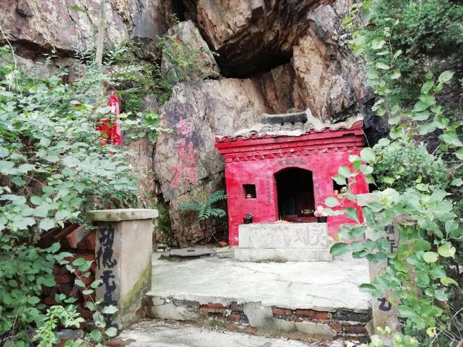 辽南某地建在山上的狐仙庙(2020年)