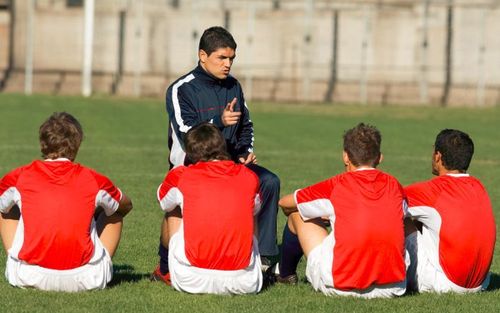 而青少年体育教练对于小球员来说,更是极为关键的. 圈哥眼中