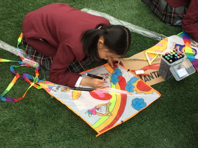 追风筝的孩子万柏林区公园路万科紫郡小学风筝绘画大赛