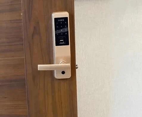 3合1的海贝斯智能门锁,指纹,密码,机械满足不同年龄段的需求.