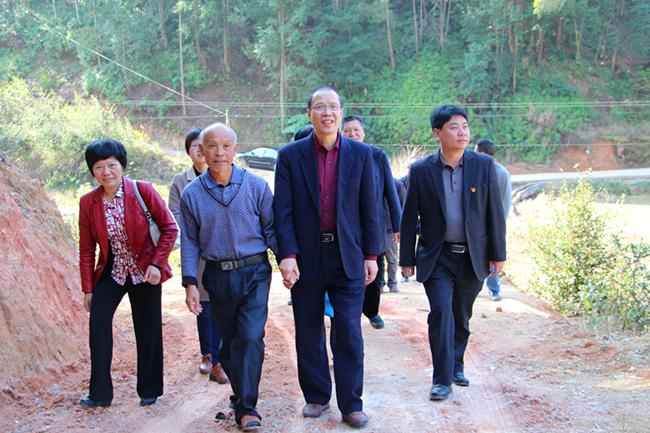 福建省委文明办领导深入武平县看望慰问困难道德模范
