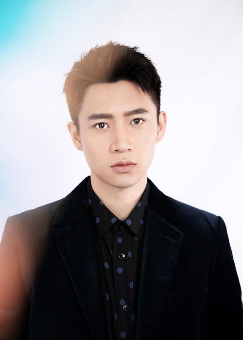 简介:魏晨儒雅帅气写真图片,分享一组魏晨图片给大家,图中的明星图片