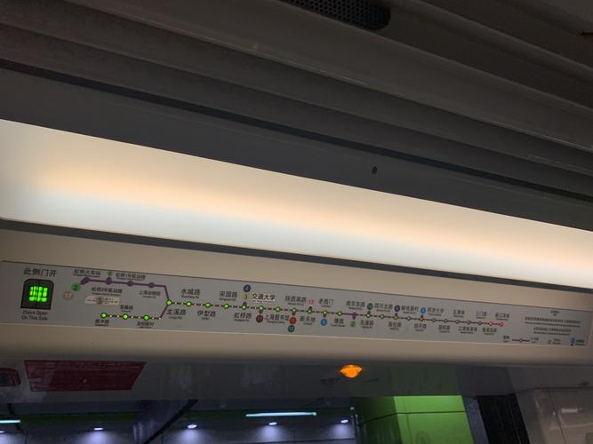 上海地铁10号线新江湾城站新站台启用