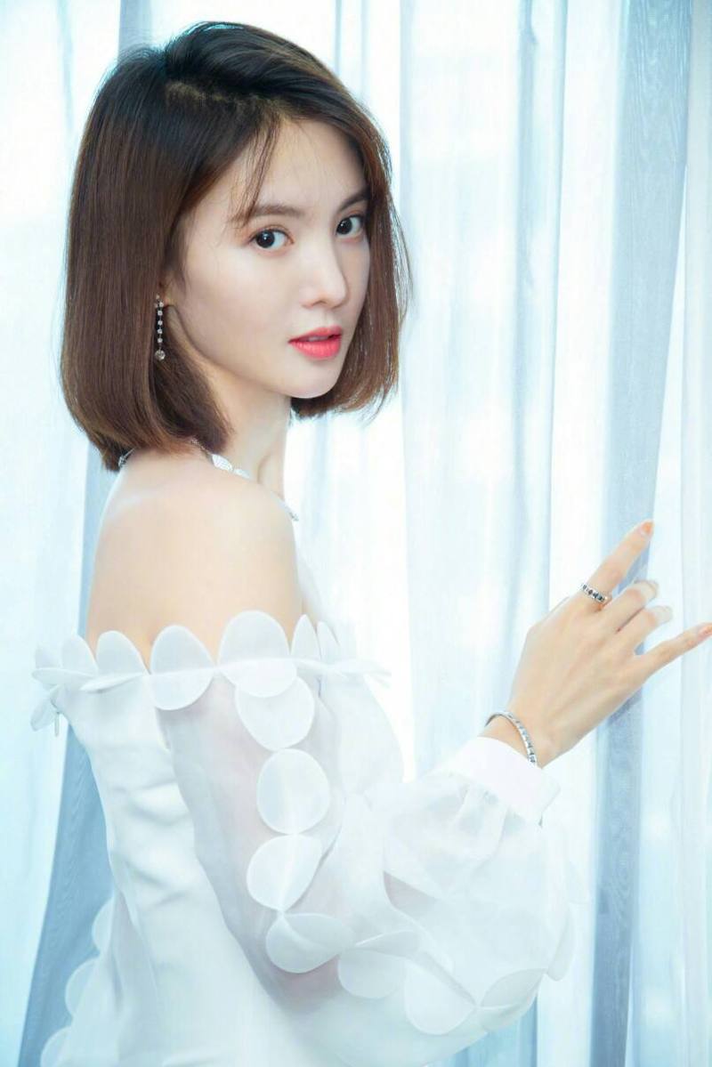 金晨简历个人资料简介遭扒谈过几个男朋友?邓伦为什么甩了金晨?