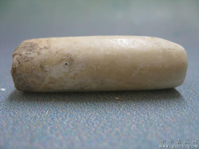 一组鸡骨白玉勒子——红山文化时期