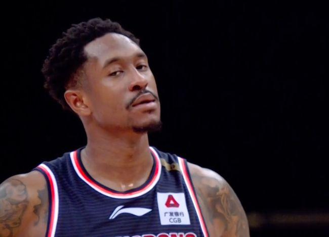 广东男篮半场3分球18投3中,马尚-布鲁克斯空位也