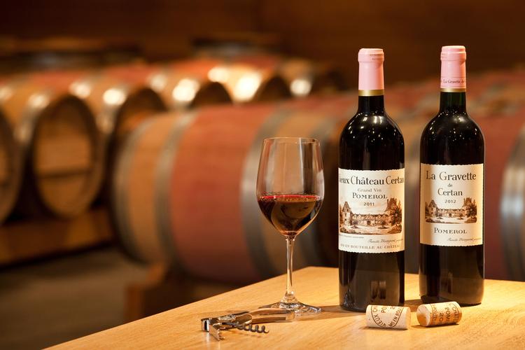 老色丹酒庄红葡萄酒(图片来源:www.vieuxchateaucertan.com)