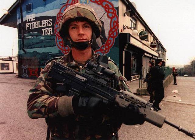 全球最差突击步枪l85a1,英军曾2000人集体弃用,换装中国56式