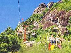 &nbsp;   白石岭风景区山水相映,水库星罗棋布,万泉河像一条玉带从山