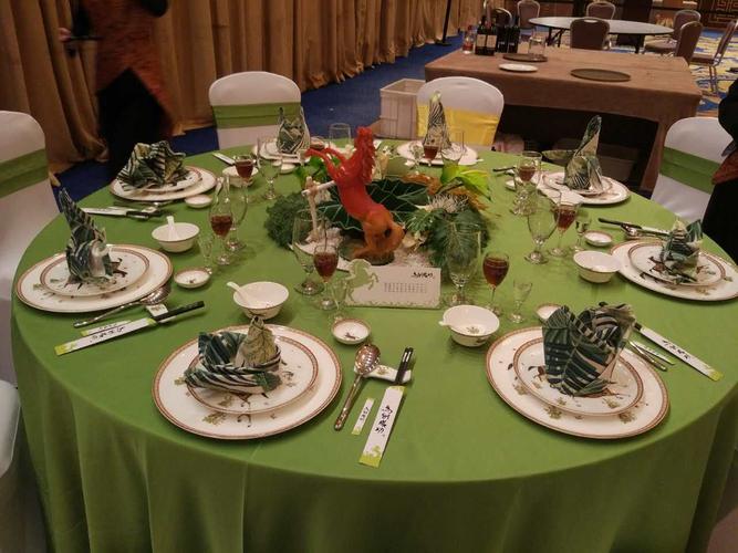 金华的茶花,诸暨的西施,然后再是设计,根据确认的主题设计摆台的中心