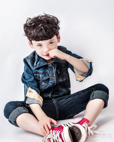小男孩头发造型图片,男童发型短发铲两边酷帅发型小男孩烫发发型图