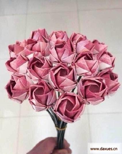 用钱手工制作玫瑰花的方法