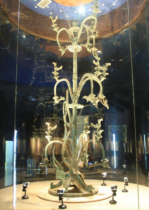 【太阳神树】镇馆之宝,高达384公分,非常壮观.