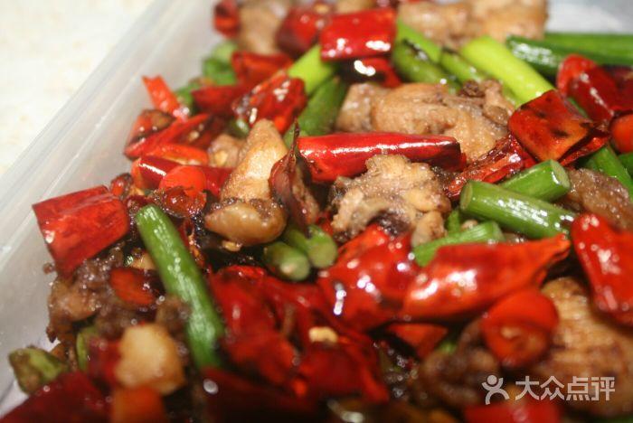 真蒸香木桶饭辣子鸡饭图片 - 第1张