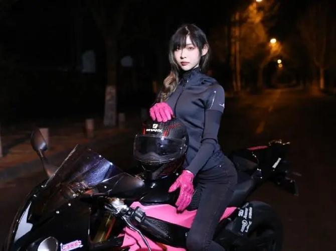 抖音机车网红"痞幼"走红,曾是林弯弯前女友,玩车时间长达7年