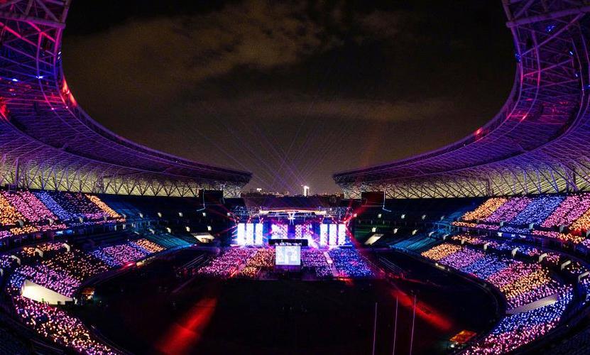 大河票务网> 娱乐资讯> ,张杰在广西体育中心体育场的舞台上等你.