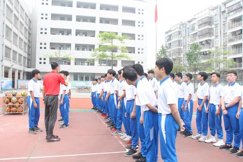 精准教学目标,提高课堂实效"——肇庆市百花中学体育教学主题研讨活动