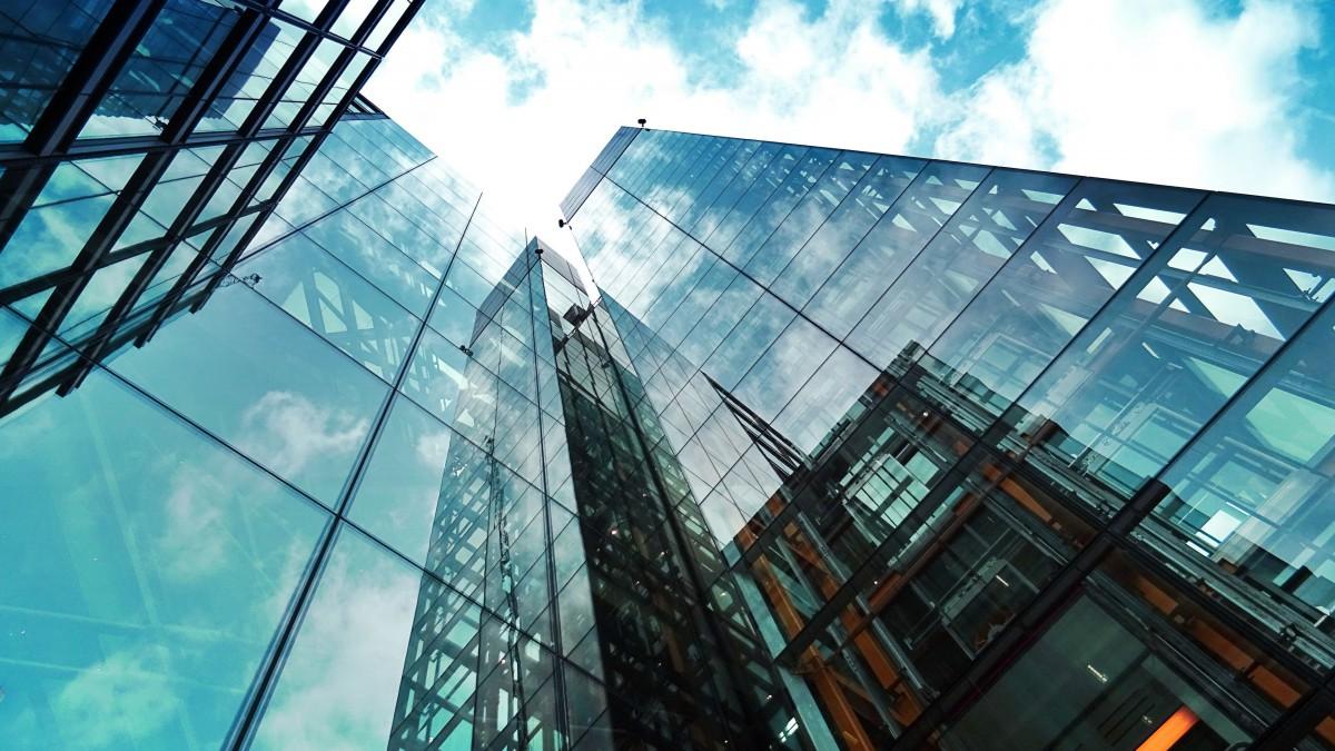 仰视高楼大夏图片-建筑壁纸-高清建筑图片-娟娟壁纸