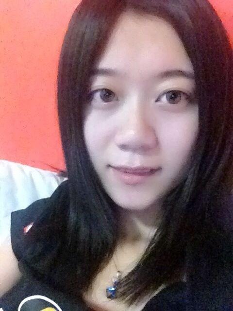 qq飞车解说员刘彤图片