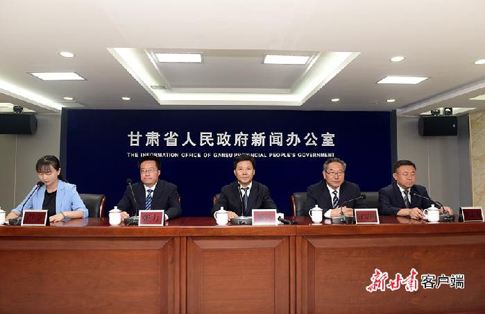 庆阳市政府副市长董涛,省扶贫办副巡视员寇安国,省畜牧兽医局副局长