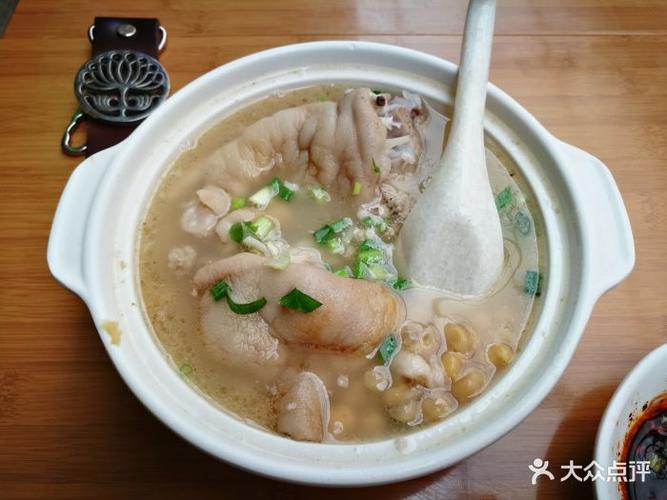  p>醉蹄花是一道菜品,主要制作材料有猪前脚2只