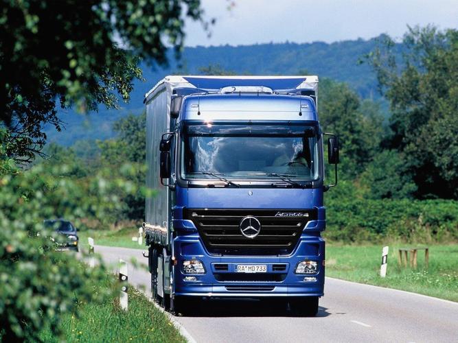 全球销量超140万五代车型均获年度最佳卡车奔驰actros卡车迎来自己