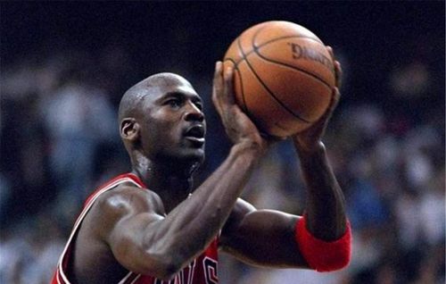 奥拉朱旺:我的历史最佳阵容,控卫不选魔术师,中锋奥尼尔更合适