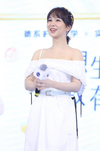 杨紫的身材真离不开精修看到曝光的生图果然不是骨感型