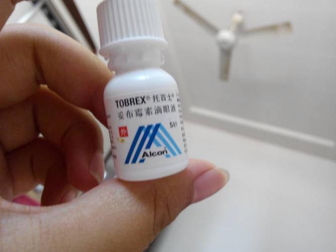 宝宝才9天结膜炎很严重,用着滴眼液也没什么用,该怎么