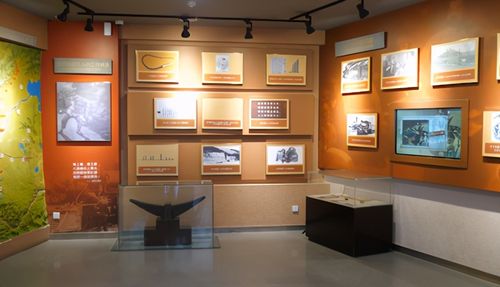 以下为郑州二七纪念塔内部分陈列场景,中建八局二公司"红·青"宣讲团