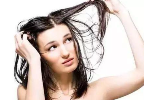 一绺一绺的贴在头皮上,教你3招头发