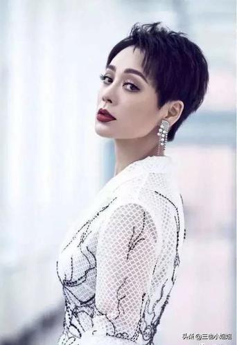 宁静浅亚麻金色短发酷到之极,帅气个性逆袭小姐姐,清新气质美翻